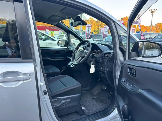 ヴォクシー X【兵庫県仕入/4WD/禁煙】 【4WD/後期型】【電動スライドドア/トヨタセーフティセンス/衝突軽減/レーンキープ】【7型ナビ/バックカメラ/BT接続/CD・DVD再生】【ドラレコ/クルコン/LEDライト/ETC】(10枚目)