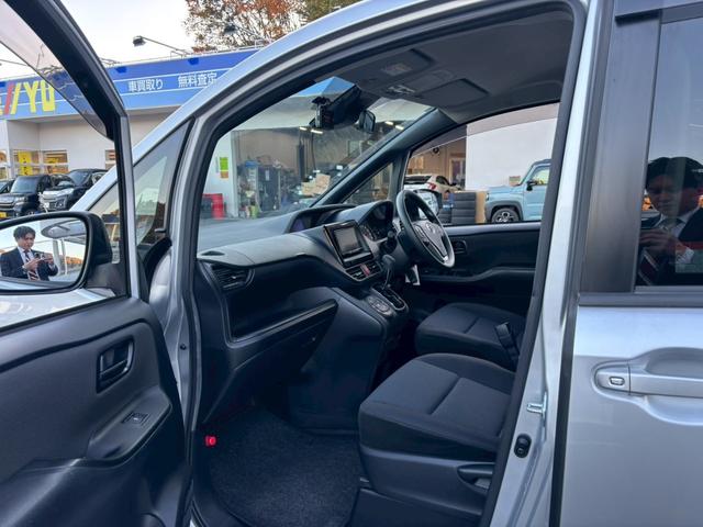 ヴォクシー X【兵庫県仕入/4WD/禁煙】 【4WD/後期型】【電動スライドドア/トヨタセーフティセンス/衝突軽減/レーンキープ】【7型ナビ/バックカメラ/BT接続/CD・DVD再生】【ドラレコ/クルコン/LEDライト/ETC】(18枚目)