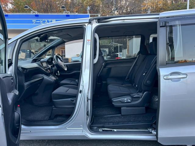 ヴォクシー X【兵庫県仕入/4WD/禁煙】 【4WD/後期型】【電動スライドドア/トヨタセーフティセンス/衝突軽減/レーンキープ】【7型ナビ/バックカメラ/BT接続/CD・DVD再生】【ドラレコ/クルコン/LEDライト/ETC】(21枚目)