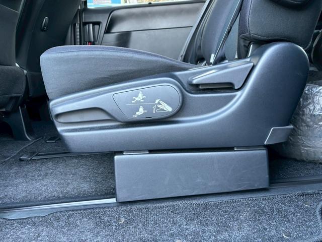 ヴォクシー X【兵庫県仕入/4WD/禁煙】 【4WD/後期型】【電動スライドドア/トヨタセーフティセンス/衝突軽減/レーンキープ】【7型ナビ/バックカメラ/BT接続/CD・DVD再生】【ドラレコ/クルコン/LEDライト/ETC】(23枚目)