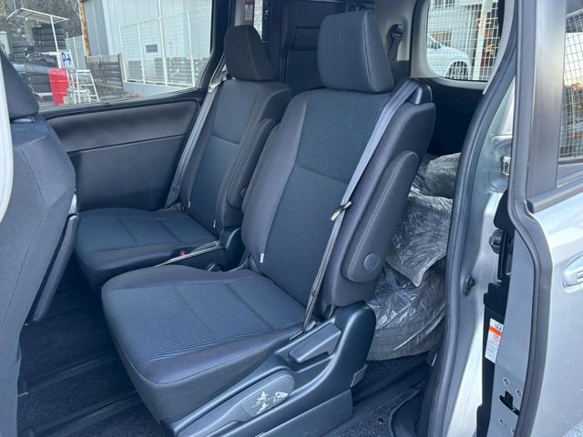 ヴォクシー X【兵庫県仕入/4WD/禁煙】 【4WD/後期型】【電動スライドドア/トヨタセーフティセンス/衝突軽減/レーンキープ】【7型ナビ/バックカメラ/BT接続/CD・DVD再生】【ドラレコ/クルコン/LEDライト/ETC】(24枚目)