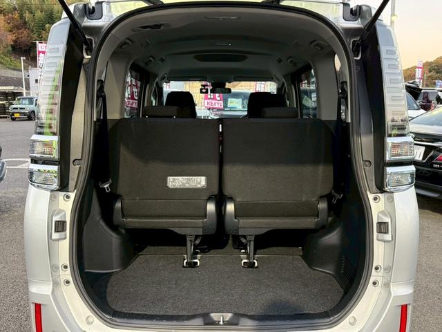ヴォクシー X【兵庫県仕入/4WD/禁煙】 【4WD/後期型】【電動スライドドア/トヨタセーフティセンス/衝突軽減/レーンキープ】【7型ナビ/バックカメラ/BT接続/CD・DVD再生】【ドラレコ/クルコン/LEDライト/ETC】(25枚目)