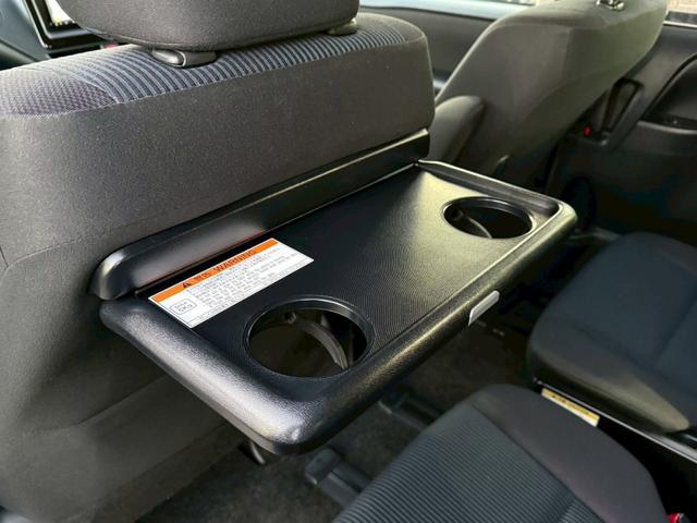 ヴォクシー X【兵庫県仕入/4WD/禁煙】 【4WD/後期型】【電動スライドドア/トヨタセーフティセンス/衝突軽減/レーンキープ】【7型ナビ/バックカメラ/BT接続/CD・DVD再生】【ドラレコ/クルコン/LEDライト/ETC】(29枚目)