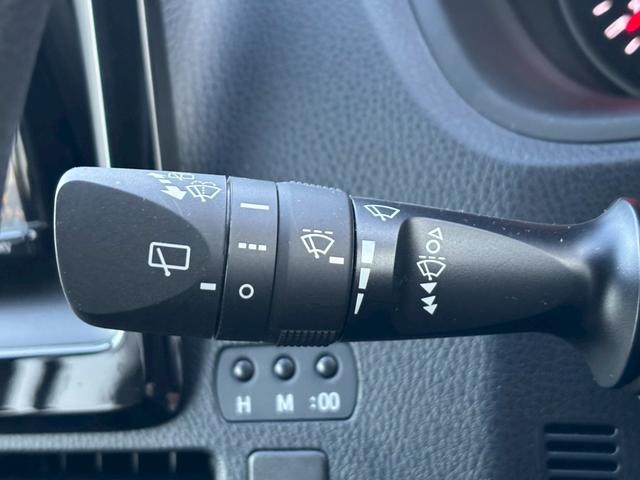 ヴォクシー X【兵庫県仕入/4WD/禁煙】 【4WD/後期型】【電動スライドドア/トヨタセーフティセンス/衝突軽減/レーンキープ】【7型ナビ/バックカメラ/BT接続/CD・DVD再生】【ドラレコ/クルコン/LEDライト/ETC】(35枚目)