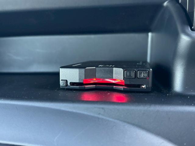 ヴォクシー X【兵庫県仕入/4WD/禁煙】 【4WD/後期型】【電動スライドドア/トヨタセーフティセンス/衝突軽減/レーンキープ】【7型ナビ/バックカメラ/BT接続/CD・DVD再生】【ドラレコ/クルコン/LEDライト/ETC】(43枚目)