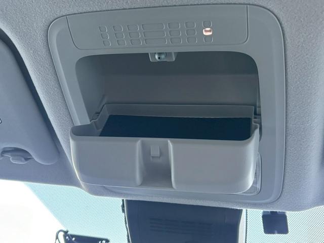 ヴォクシー X【兵庫県仕入/4WD/禁煙】 【4WD/後期型】【電動スライドドア/トヨタセーフティセンス/衝突軽減/レーンキープ】【7型ナビ/バックカメラ/BT接続/CD・DVD再生】【ドラレコ/クルコン/LEDライト/ETC】(54枚目)