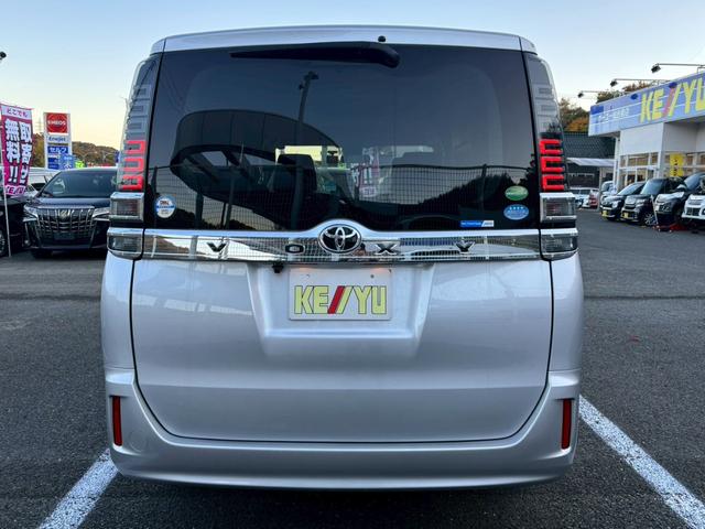 ヴォクシー X【兵庫県仕入/4WD/禁煙】 【4WD/後期型】【電動スライドドア/トヨタセーフティセンス/衝突軽減/レーンキープ】【7型ナビ/バックカメラ/BT接続/CD・DVD再生】【ドラレコ/クルコン/LEDライト/ETC】(60枚目)