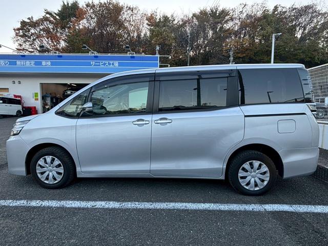 ヴォクシー X【兵庫県仕入/4WD/禁煙】 【4WD/後期型】【電動スライドドア/トヨタセーフティセンス/衝突軽減/レーンキープ】【7型ナビ/バックカメラ/BT接続/CD・DVD再生】【ドラレコ/クルコン/LEDライト/ETC】(62枚目)