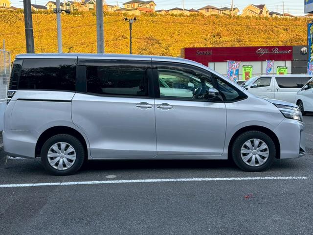 ヴォクシー X【兵庫県仕入/4WD/禁煙】 【4WD/後期型】【電動スライドドア/トヨタセーフティセンス/衝突軽減/レーンキープ】【7型ナビ/バックカメラ/BT接続/CD・DVD再生】【ドラレコ/クルコン/LEDライト/ETC】(63枚目)