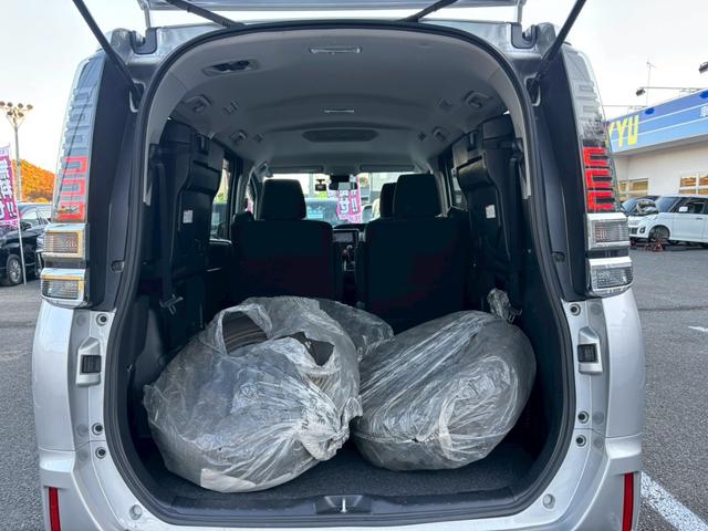 ヴォクシー X【兵庫県仕入/4WD/禁煙】 【4WD/後期型】【電動スライドドア/トヨタセーフティセンス/衝突軽減/レーンキープ】【7型ナビ/バックカメラ/BT接続/CD・DVD再生】【ドラレコ/クルコン/LEDライト/ETC】(66枚目)