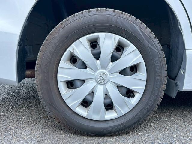 ヴォクシー X【兵庫県仕入/4WD/禁煙】 【4WD/後期型】【電動スライドドア/トヨタセーフティセンス/衝突軽減/レーンキープ】【7型ナビ/バックカメラ/BT接続/CD・DVD再生】【ドラレコ/クルコン/LEDライト/ETC】(69枚目)