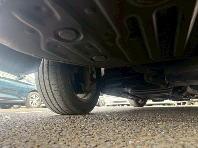 ヴォクシー ＺＳ　煌【禁煙車／冬タイヤＡＷ／トヨタセーフティセンス】　【クルーズコントロール／衝突軽減／車線逸脱警告／リヤオートエアコン】【両側電動ドア／ＬＥＤヘッドライト／オートライトハイビーム】【ＥＴＣ／バックカメラ／フルセグ／ＢＴ接続】【７型ナビ／前方ドラレコ】（6枚目）