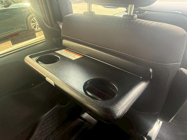 ヴォクシー ＺＳ　煌【禁煙車／冬タイヤＡＷ／トヨタセーフティセンス】　【クルーズコントロール／衝突軽減／車線逸脱警告／リヤオートエアコン】【両側電動ドア／ＬＥＤヘッドライト／オートライトハイビーム】【ＥＴＣ／バックカメラ／フルセグ／ＢＴ接続】【７型ナビ／前方ドラレコ】（52枚目）