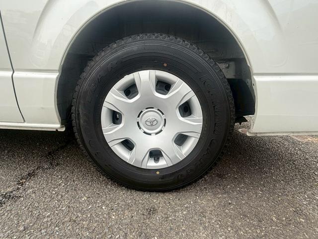 ハイエースバン スーパーＧＬ　ダークプライムＩＩ【４ＷＤ／ディーゼルターボ】　【ワンオーナー／禁煙／１００Ｖ電源】【ベッドキット付／トヨタセーフティセンス／全方位カメラ】【衝突軽減／コーナーセンサー／デジタルインナーミラー】【前後ドラレコ／ＬＥＤライト／オートハイビーム】（33枚目）