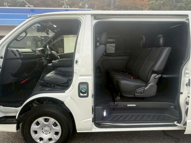 ハイエースバン スーパーＧＬ　ダークプライムＩＩ【４ＷＤ／ディーゼルターボ】　【ワンオーナー／禁煙／１００Ｖ電源】【ベッドキット付／トヨタセーフティセンス／全方位カメラ】【衝突軽減／コーナーセンサー／デジタルインナーミラー】【前後ドラレコ／ＬＥＤライト／オートハイビーム】（46枚目）