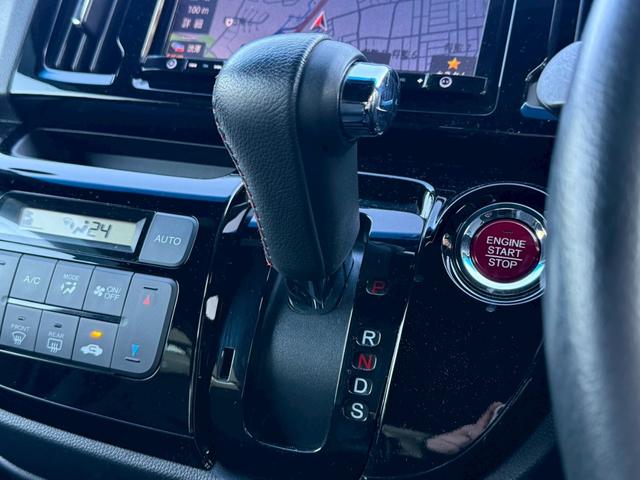 Ｎ－ＷＧＮカスタム Ｇ　ターボＳＳ２トーンカラースタイルパッケージ【特別仕様車】　【禁煙車／８型ナビ】【クルーズコントロール／ハーフレザーシート】【ＥＴＣ／バックカメラ／ドライブレコーダー】【ＨＩＤヘッドライト／オートライト】【パドルシフト】【オートエアコン／純正１５インチＡＷ］（21枚目）