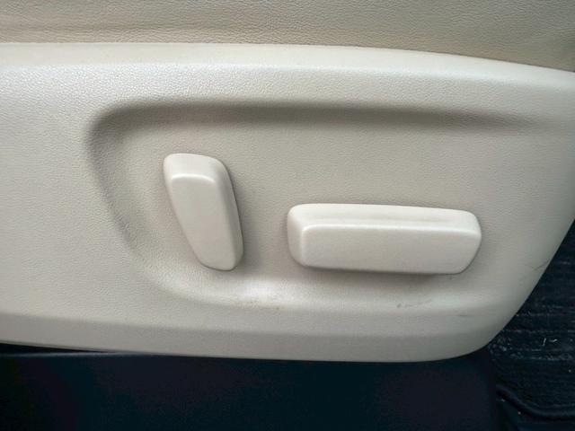 アルファード ２．５Ｇ【４ＷＤ／８人乗り】【１１型フリップダウンモニター】　【純正１０型ナビ／衝突軽減システム】【追従クルコン／コーナーセンサー】【ハーフレザーシート／電動シート】【パワーバックドア／前後ドラレコ／ＥＴＣ／バックカメラ】【ＬＥＤヘッドライト／フルセグＴＶ】（42枚目）