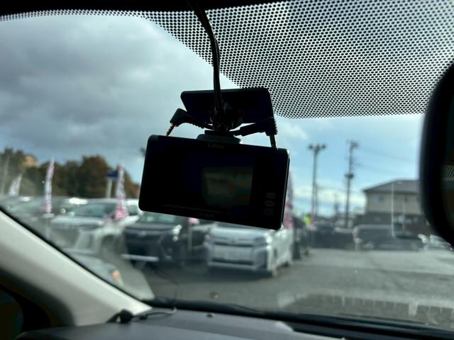 弊社ではインターネットでの遠方販売に自信があります。店頭でのご納車であれば、お車を持ち込まずに名義変更等のお手続きが出来ますので、ご近所の販売会社で購入する場合と変わらぬ諸経費にてご購入可能です♪