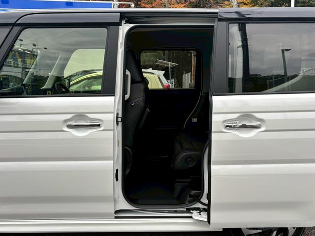 スペーシアカスタム ハイブリッドXSターボ【届出済未使用車/4WD/全方位ナビ】 【スズキコネクト9型全方位ナビ/フルセグ/BT接続】【コーナーセンサー/追従クルコン/衝突軽減】【ハーフレザー/シートヒーター/オットマン/両側電動ドア】【LEDライト/フォグ】【パドルシフト】(20枚目)