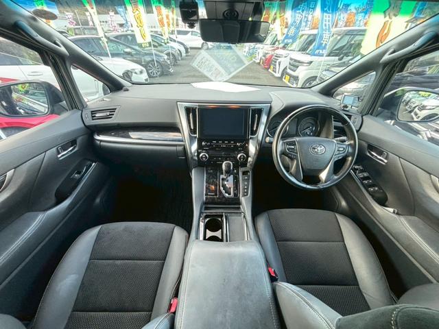 アルファードハイブリッド Ｓ　タイプゴールド【愛知仕入／４ＷＤ／モデリスタフルエアロ】　【シグネチェーイルミ／後席フリップダウンモニター／レーダー探知機／ＴＶキット】【ディスプレイオーディオナビ付／バックカメラ／フルセグ／ＥＴＣ】【バックカメラ／両側電動ドア／１００Ｖ電源／ハーフレザー】（4枚目）