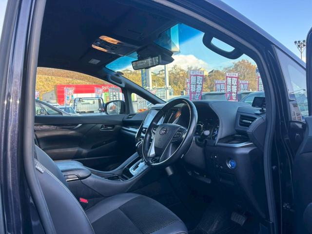 アルファードハイブリッド Ｓ　タイプゴールド【愛知仕入／４ＷＤ／モデリスタフルエアロ】　【シグネチェーイルミ／後席フリップダウンモニター／レーダー探知機／ＴＶキット】【ディスプレイオーディオナビ付／バックカメラ／フルセグ／ＥＴＣ】【バックカメラ／両側電動ドア／１００Ｖ電源／ハーフレザー】（12枚目）