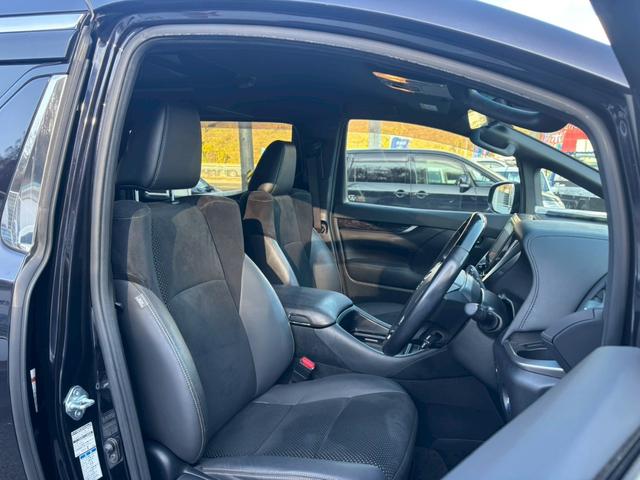 アルファードハイブリッド Ｓ　タイプゴールド【愛知仕入／４ＷＤ／モデリスタフルエアロ】　【シグネチェーイルミ／後席フリップダウンモニター／レーダー探知機／ＴＶキット】【ディスプレイオーディオナビ付／バックカメラ／フルセグ／ＥＴＣ】【バックカメラ／両側電動ドア／１００Ｖ電源／ハーフレザー】（13枚目）