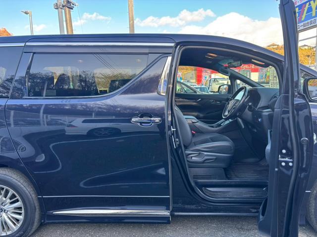 アルファードハイブリッド Ｓ　タイプゴールド【愛知仕入／４ＷＤ／モデリスタフルエアロ】　【シグネチェーイルミ／後席フリップダウンモニター／レーダー探知機／ＴＶキット】【ディスプレイオーディオナビ付／バックカメラ／フルセグ／ＥＴＣ】【バックカメラ／両側電動ドア／１００Ｖ電源／ハーフレザー】（14枚目）