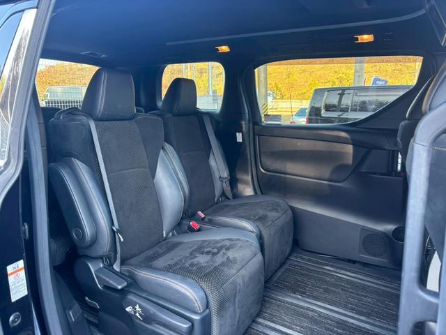 アルファードハイブリッド Ｓ　タイプゴールド【愛知仕入／４ＷＤ／モデリスタフルエアロ】　【シグネチェーイルミ／後席フリップダウンモニター／レーダー探知機／ＴＶキット】【ディスプレイオーディオナビ付／バックカメラ／フルセグ／ＥＴＣ】【バックカメラ／両側電動ドア／１００Ｖ電源／ハーフレザー】（19枚目）