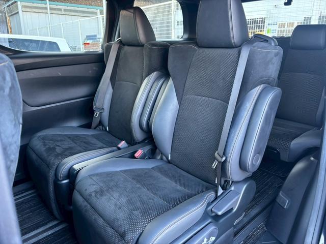 アルファードハイブリッド Ｓ　タイプゴールド【愛知仕入／４ＷＤ／モデリスタフルエアロ】　【シグネチェーイルミ／後席フリップダウンモニター／レーダー探知機／ＴＶキット】【ディスプレイオーディオナビ付／バックカメラ／フルセグ／ＥＴＣ】【バックカメラ／両側電動ドア／１００Ｖ電源／ハーフレザー】（30枚目）