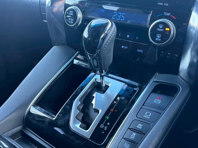 アルファードハイブリッド Ｓ　タイプゴールド【愛知仕入／４ＷＤ／モデリスタフルエアロ】　【シグネチェーイルミ／後席フリップダウンモニター／レーダー探知機／ＴＶキット】【ディスプレイオーディオナビ付／バックカメラ／フルセグ／ＥＴＣ】【バックカメラ／両側電動ドア／１００Ｖ電源／ハーフレザー】（40枚目）