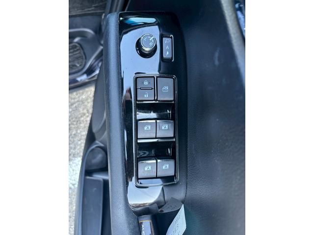 アルファードハイブリッド Ｓ　タイプゴールド【愛知仕入／４ＷＤ／モデリスタフルエアロ】　【シグネチェーイルミ／後席フリップダウンモニター／レーダー探知機／ＴＶキット】【ディスプレイオーディオナビ付／バックカメラ／フルセグ／ＥＴＣ】【バックカメラ／両側電動ドア／１００Ｖ電源／ハーフレザー】（51枚目）