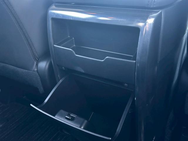 アルファードハイブリッド Ｓ　タイプゴールド【愛知仕入／４ＷＤ／モデリスタフルエアロ】　【シグネチェーイルミ／後席フリップダウンモニター／レーダー探知機／ＴＶキット】【ディスプレイオーディオナビ付／バックカメラ／フルセグ／ＥＴＣ】【バックカメラ／両側電動ドア／１００Ｖ電源／ハーフレザー】（58枚目）