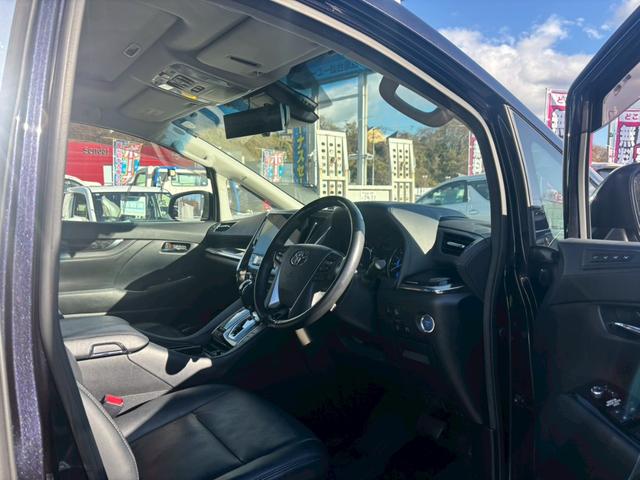 ヴェルファイアハイブリッド ＺＲ【愛知県仕入／４ＷＤ／禁煙／ツインサンルーフ】　【ＴＲＤフルエアロ／１１型ＢＩＧＸ／後席フリップダウンモニター】【追従クルコン／ブラインドスポットモニター／クリアランスソナー】【両側電動ドア／ＬＥＤライト／ツインＡ／Ｃ】【ＨＤＭＩ／１００Ｖ電源】（12枚目）