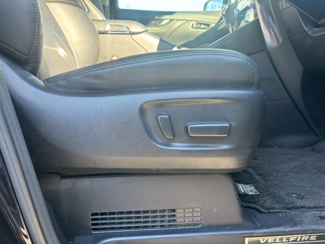 ヴェルファイアハイブリッド ＺＲ【愛知県仕入／４ＷＤ／禁煙／ツインサンルーフ】　【ＴＲＤフルエアロ／１１型ＢＩＧＸ／後席フリップダウンモニター】【追従クルコン／ブラインドスポットモニター／クリアランスソナー】【両側電動ドア／ＬＥＤライト／ツインＡ／Ｃ】【ＨＤＭＩ／１００Ｖ電源】（13枚目）