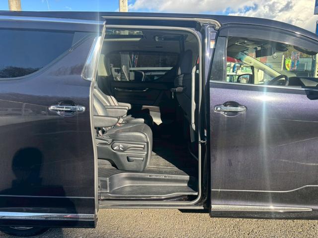 ヴェルファイアハイブリッド ＺＲ【愛知県仕入／４ＷＤ／禁煙／ツインサンルーフ】　【ＴＲＤフルエアロ／１１型ＢＩＧＸ／後席フリップダウンモニター】【追従クルコン／ブラインドスポットモニター／クリアランスソナー】【両側電動ドア／ＬＥＤライト／ツインＡ／Ｃ】【ＨＤＭＩ／１００Ｖ電源】（15枚目）