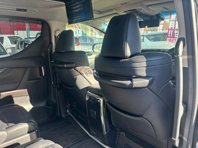 ヴェルファイアハイブリッド ＺＲ【愛知県仕入／４ＷＤ／禁煙／ツインサンルーフ】　【ＴＲＤフルエアロ／１１型ＢＩＧＸ／後席フリップダウンモニター】【追従クルコン／ブラインドスポットモニター／クリアランスソナー】【両側電動ドア／ＬＥＤライト／ツインＡ／Ｃ】【ＨＤＭＩ／１００Ｖ電源】（17枚目）