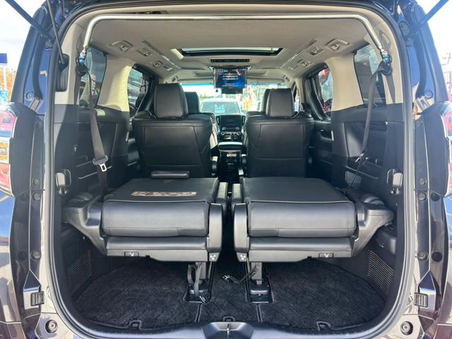 ヴェルファイアハイブリッド ＺＲ【愛知県仕入／４ＷＤ／禁煙／ツインサンルーフ】　【ＴＲＤフルエアロ／１１型ＢＩＧＸ／後席フリップダウンモニター】【追従クルコン／ブラインドスポットモニター／クリアランスソナー】【両側電動ドア／ＬＥＤライト／ツインＡ／Ｃ】【ＨＤＭＩ／１００Ｖ電源】（21枚目）