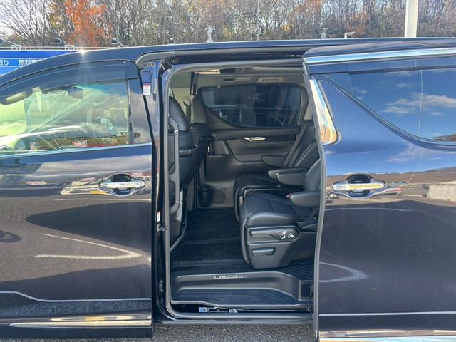 ヴェルファイアハイブリッド ＺＲ【愛知県仕入／４ＷＤ／禁煙／ツインサンルーフ】　【ＴＲＤフルエアロ／１１型ＢＩＧＸ／後席フリップダウンモニター】【追従クルコン／ブラインドスポットモニター／クリアランスソナー】【両側電動ドア／ＬＥＤライト／ツインＡ／Ｃ】【ＨＤＭＩ／１００Ｖ電源】（28枚目）