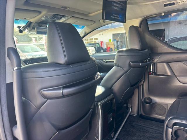 ヴェルファイアハイブリッド ＺＲ【愛知県仕入／４ＷＤ／禁煙／ツインサンルーフ】　【ＴＲＤフルエアロ／１１型ＢＩＧＸ／後席フリップダウンモニター】【追従クルコン／ブラインドスポットモニター／クリアランスソナー】【両側電動ドア／ＬＥＤライト／ツインＡ／Ｃ】【ＨＤＭＩ／１００Ｖ電源】（30枚目）