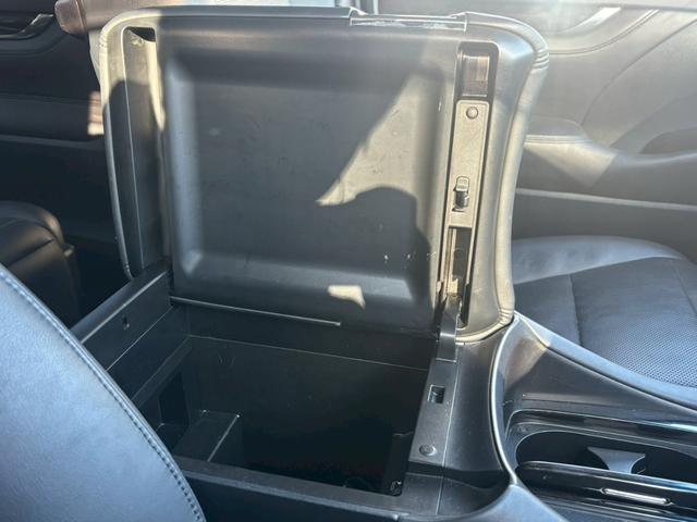 ヴェルファイアハイブリッド ＺＲ【愛知県仕入／４ＷＤ／禁煙／ツインサンルーフ】　【ＴＲＤフルエアロ／１１型ＢＩＧＸ／後席フリップダウンモニター】【追従クルコン／ブラインドスポットモニター／クリアランスソナー】【両側電動ドア／ＬＥＤライト／ツインＡ／Ｃ】【ＨＤＭＩ／１００Ｖ電源】（51枚目）