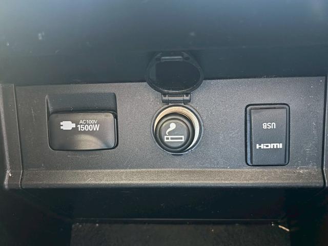 ヴェルファイアハイブリッド ＺＲ【愛知県仕入／４ＷＤ／禁煙／ツインサンルーフ】　【ＴＲＤフルエアロ／１１型ＢＩＧＸ／後席フリップダウンモニター】【追従クルコン／ブラインドスポットモニター／クリアランスソナー】【両側電動ドア／ＬＥＤライト／ツインＡ／Ｃ】【ＨＤＭＩ／１００Ｖ電源】（52枚目）