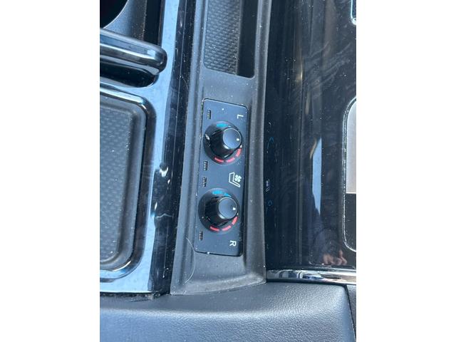 ヴェルファイアハイブリッド ＺＲ【愛知県仕入／４ＷＤ／禁煙／ツインサンルーフ】　【ＴＲＤフルエアロ／１１型ＢＩＧＸ／後席フリップダウンモニター】【追従クルコン／ブラインドスポットモニター／クリアランスソナー】【両側電動ドア／ＬＥＤライト／ツインＡ／Ｃ】【ＨＤＭＩ／１００Ｖ電源】（54枚目）