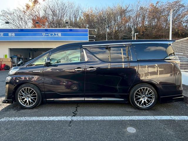 ヴェルファイアハイブリッド ＺＲ【愛知県仕入／４ＷＤ／禁煙／ツインサンルーフ】　【ＴＲＤフルエアロ／１１型ＢＩＧＸ／後席フリップダウンモニター】【追従クルコン／ブラインドスポットモニター／クリアランスソナー】【両側電動ドア／ＬＥＤライト／ツインＡ／Ｃ】【ＨＤＭＩ／１００Ｖ電源】（62枚目）