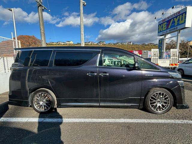 ヴェルファイアハイブリッド ＺＲ【愛知県仕入／４ＷＤ／禁煙／ツインサンルーフ】　【ＴＲＤフルエアロ／１１型ＢＩＧＸ／後席フリップダウンモニター】【追従クルコン／ブラインドスポットモニター／クリアランスソナー】【両側電動ドア／ＬＥＤライト／ツインＡ／Ｃ】【ＨＤＭＩ／１００Ｖ電源】（63枚目）