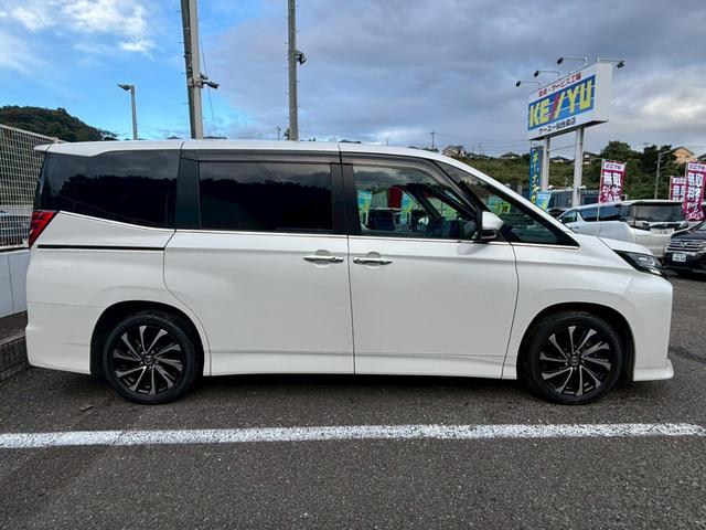 ノア S-Z【大阪府仕入】【プレミアムサウンドシステム】【禁煙車】 【10.5型ディスプレイ/14型フリップダウンモニター】【前後ドラレコ連動デジタルインナーミラー】【両側電動スライドドア】【追従クルコン/車線逸脱警告】【ハーフレザー/シートヒーター】【ETC2.0】(27枚目)