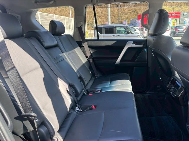 ランドクルーザープラド ＴＸ　Ｌパッケージ・ブラックエディション【サンルーフ／禁煙】　【寒冷地仕様／ワンオーナー車／７人乗り】【夏＆冬タイヤＡＷ／純正エンスタ／フロント熱線】【純正９型ナビ／バックカメラ／ＥＴＣ２．０】【衝突軽減／追従クルコン」【ブラックレザーシート／シートヒーター】（39枚目）