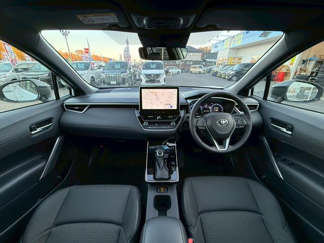 カローラクロス ハイブリッド　Ｚ【４ＷＤ／登録済み未使用車／後期型】　【パノラミックルーフ／全周囲モニター／アドバンスドパーク】【衝突軽減システム／車線逸脱警告／ブラインドスポットモニター／追従クルコン】【純正１０．５型ナビ機能付ＤＡ／フルセグＴＶ／ＥＴＣ２．０】（4枚目）