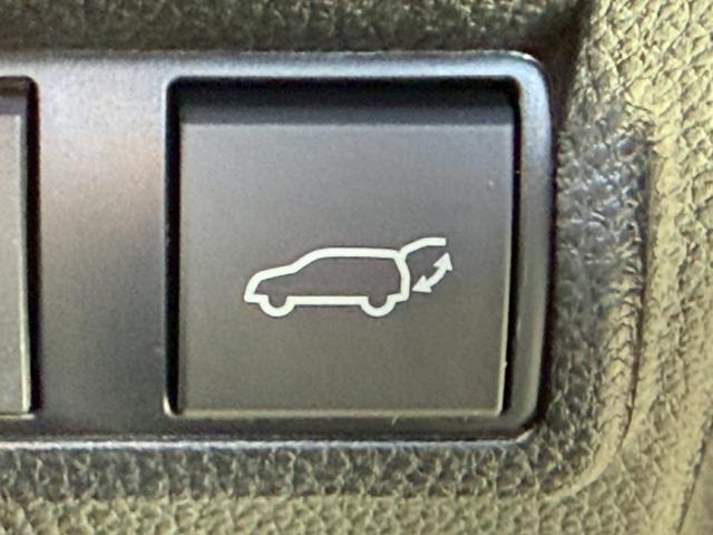 カローラクロス ハイブリッド　Ｚ【４ＷＤ／登録済み未使用車／後期型】　【パノラミックルーフ／全周囲モニター／アドバンスドパーク】【衝突軽減システム／車線逸脱警告／ブラインドスポットモニター／追従クルコン】【純正１０．５型ナビ機能付ＤＡ／フルセグＴＶ／ＥＴＣ２．０】（19枚目）