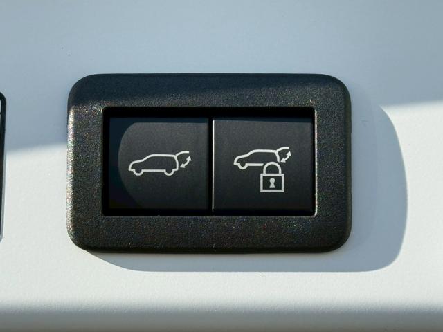 カローラクロス ハイブリッド　Ｚ【４ＷＤ／登録済み未使用車／後期型】　【パノラミックルーフ／全周囲モニター／アドバンスドパーク】【衝突軽減システム／車線逸脱警告／ブラインドスポットモニター／追従クルコン】【純正１０．５型ナビ機能付ＤＡ／フルセグＴＶ／ＥＴＣ２．０】（20枚目）