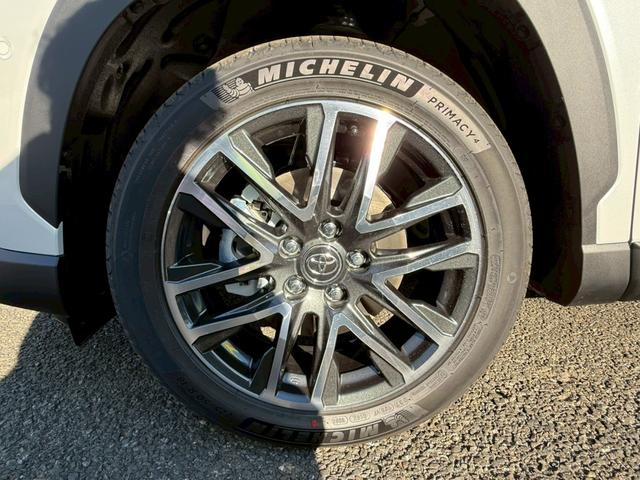 カローラクロス ハイブリッド　Ｚ【４ＷＤ／登録済み未使用車／後期型】　【パノラミックルーフ／全周囲モニター／アドバンスドパーク】【衝突軽減システム／車線逸脱警告／ブラインドスポットモニター／追従クルコン】【純正１０．５型ナビ機能付ＤＡ／フルセグＴＶ／ＥＴＣ２．０】（31枚目）